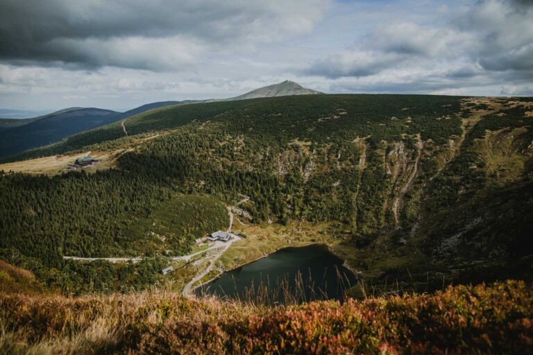 Przewodnik sudecki radzi – jak przygotować się do wycieczki górskiej jesienią